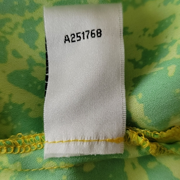 Bob Mackie Paisley Floral Boho Dopamine Button-Down Long-Sleeve Shirt. Size M - Picture 5 of 5